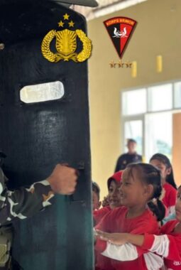 Tanamkan Nasionalisme Sejak Dini, Brimob Jatim Gelar Wisata Edukasi ke Siswa TK