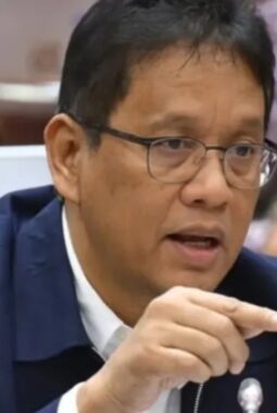 Menkeu Purbaya Buka Peluang Efisiensi Gaji ke-13 ASN